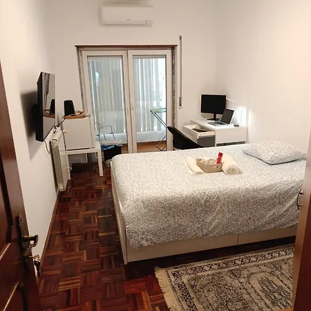 Casa Da Familia Pereira Homestay Corroios